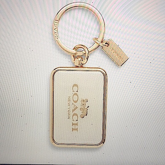 💥HP💥COACH - HORSE & CARRIAGE BAG CHARM/ KEYCHAIN - Picture 4 of 11
